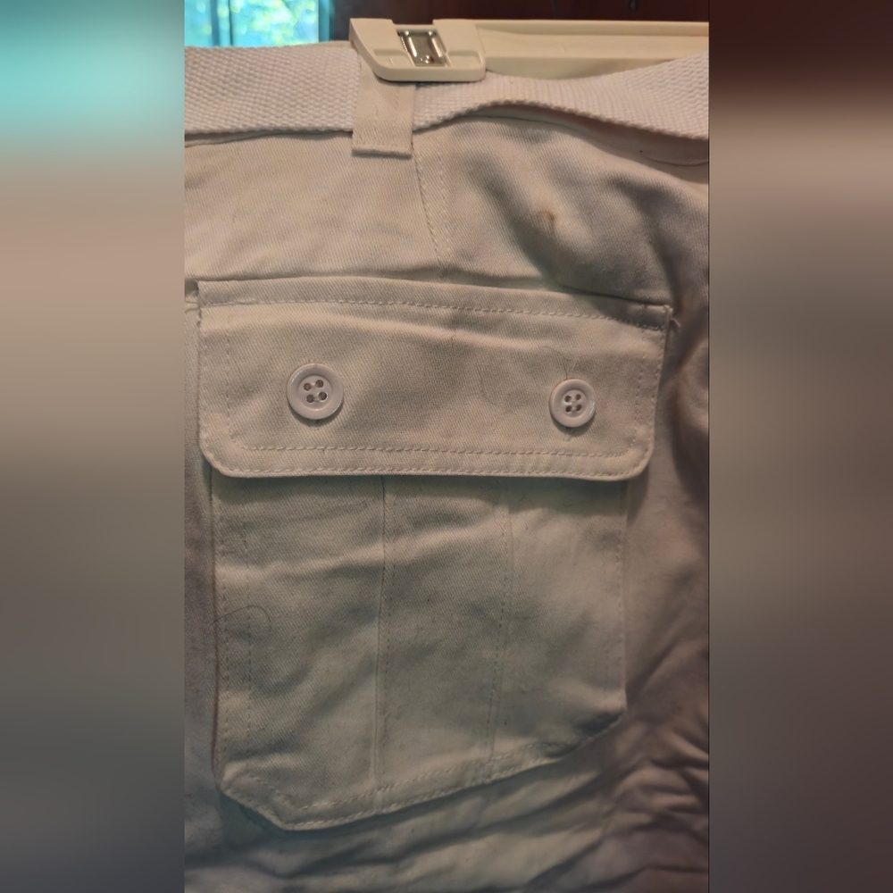 Knockout Jeans white cargo shorts sz34 w/belt - Picture 7 of 8